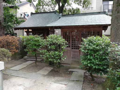 道祖神社(左)と多賀神社(右)