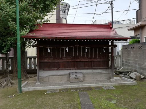 小村井香取神社の境内社　４連の祠