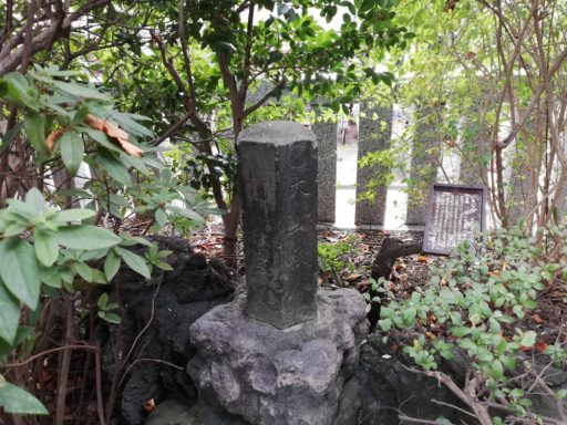 東大島神社の文化財　六角石塔