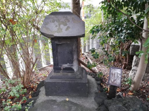 東大島神社の文化財　豊栄社　石祠