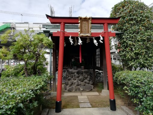 伏見稲荷神社（マンション敷地内）