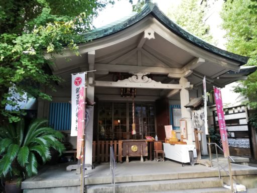 銀杏岡八幡神社　拝殿