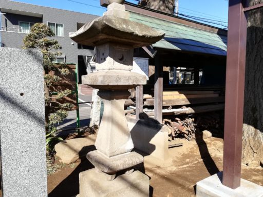 国分日枝神社　参道入口の燈籠