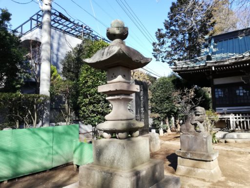 国分日枝神社　拝殿の前にある燈籠