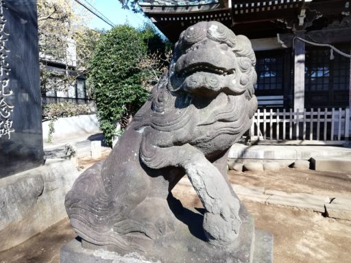 国分日枝神社の狛犬(玉取り)