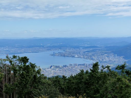 バスターミナル展望台から琵琶湖を望む