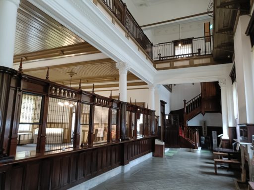 旧唐津銀行本店　内部