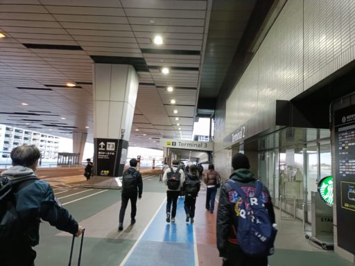 ターミナル３に向かう