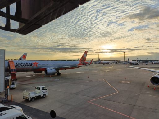 朝焼けが綺麗な成田空港