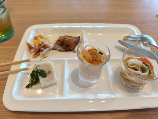 撮影用に上品に盛ってきました