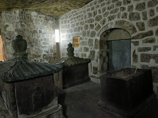 浦添ようどれの西室を実物大で再現