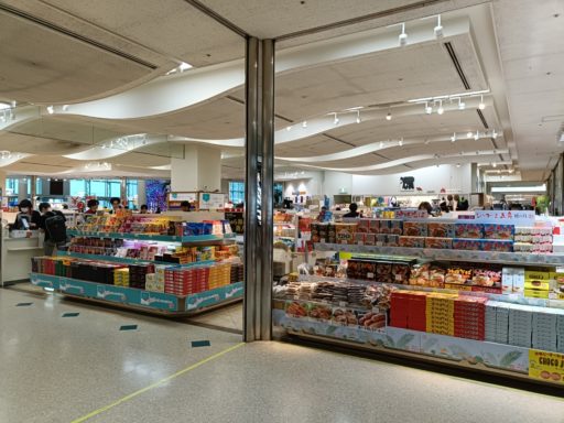 空港のお土産屋さん