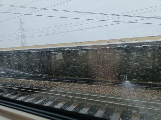 越後湯沢駅付近は雪、雪、雪
