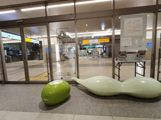 新幹線改札内の待合室